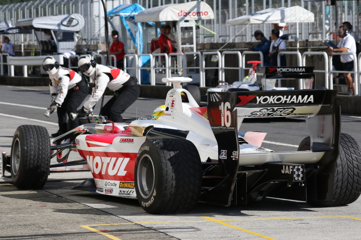 占有走行: 山本尚貴（TEAM MUGEN SF14）