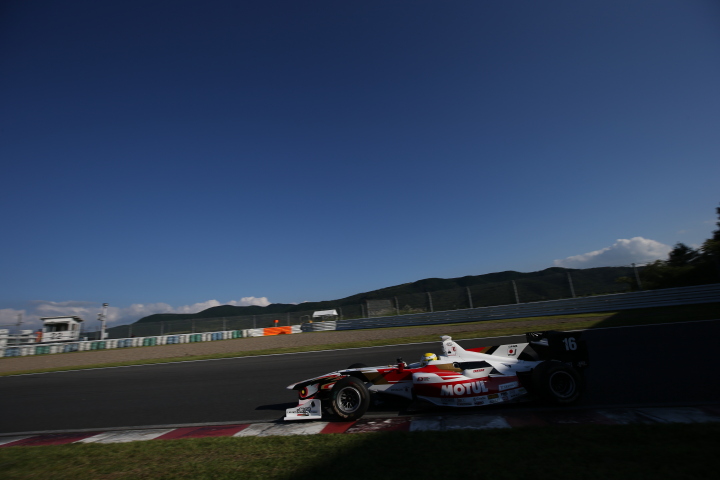 占有走行: 山本尚貴（TEAM MUGEN SF14）