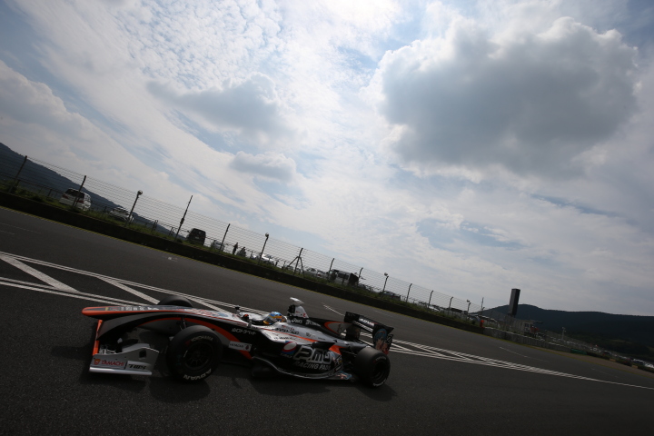 公式予選: 石浦宏明（P.MU/CERUMO・INGING SF14）