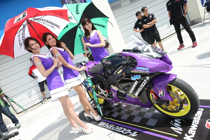 ピットウォーク: レースクイーン