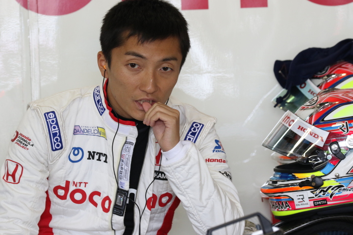 スタート進行: 野尻智紀（DOCOMO TEAM DANDELION RACING）