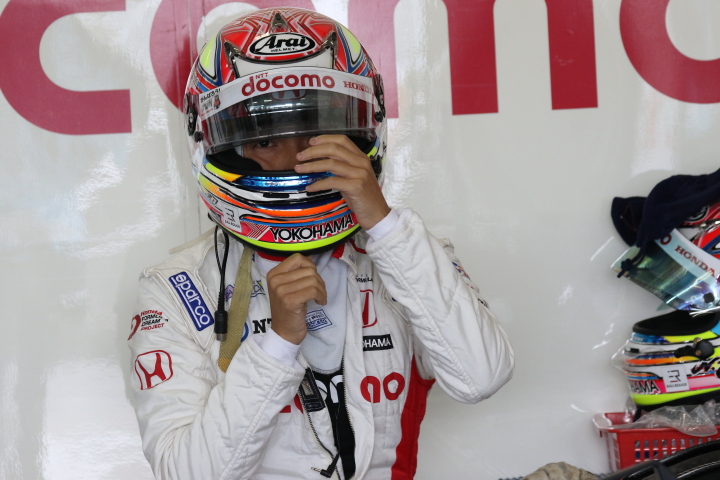 スタート進行: 野尻智紀（DOCOMO TEAM DANDELION RACING）