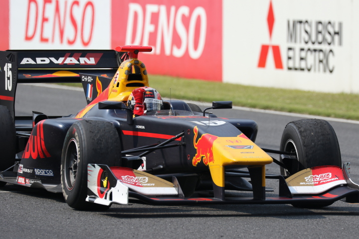 決勝レース: 優勝してガッツボーズのピエール・ガスリー（TEAM MUGEN SF14）