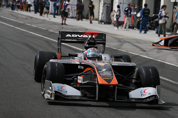 予選2位は国本雄資（P.MU/CERUMO・INGING SF14）