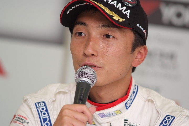 予選記者会見: ポールポジションの野尻智紀（DOCOMO TEAM DANDELION RACING）