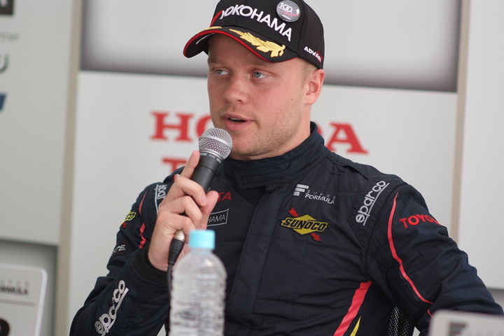 決勝記者会見: 2位のフェリックス・ローゼンクヴィスト（SUNOCO TEAM LEMANS）