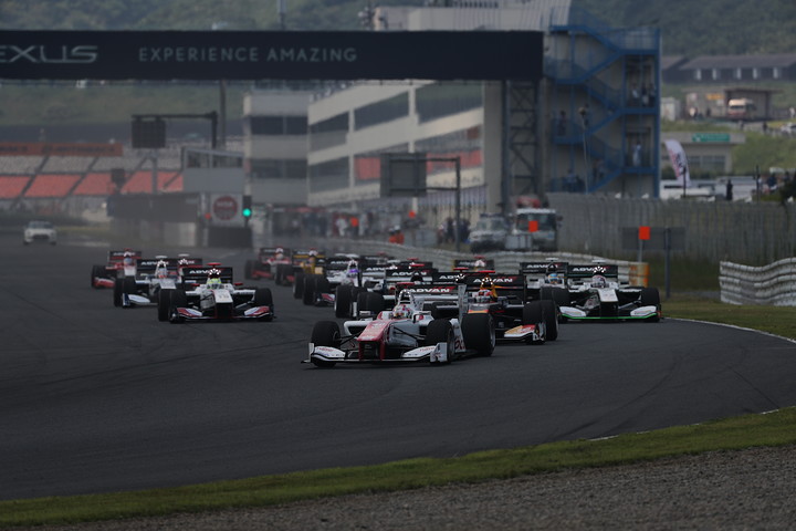 54周の決勝レースがスタートした