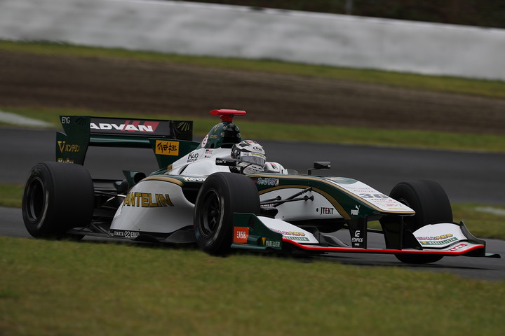 フリー走行1回目: 3位はアンドレ・ロッテラー（VANTELIN KOWA TOM’S SF14）