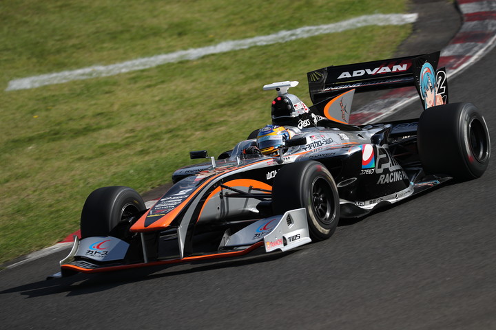 フリー走行2回目: 2位は石浦宏明（P.MU/CERUMO・INGING SF14）