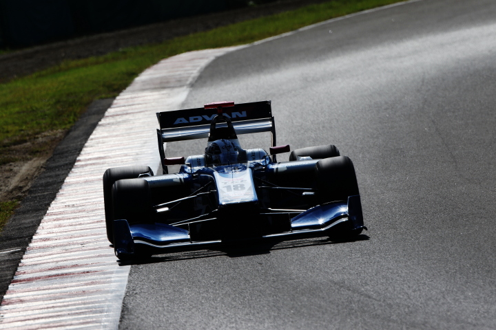 フリー走行: 小林可夢偉（KCMG Elyse SF14）