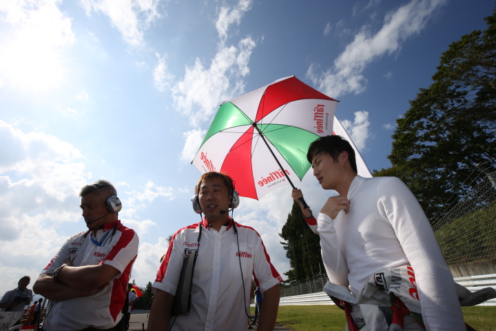 スタート進行: 山下健太（KONDO RACING）