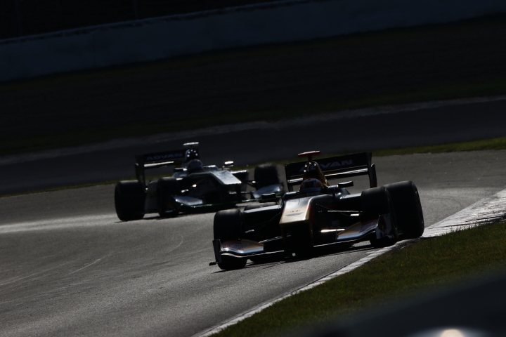 決勝レース: ピエール・ガスリー vs 中嶋一貴