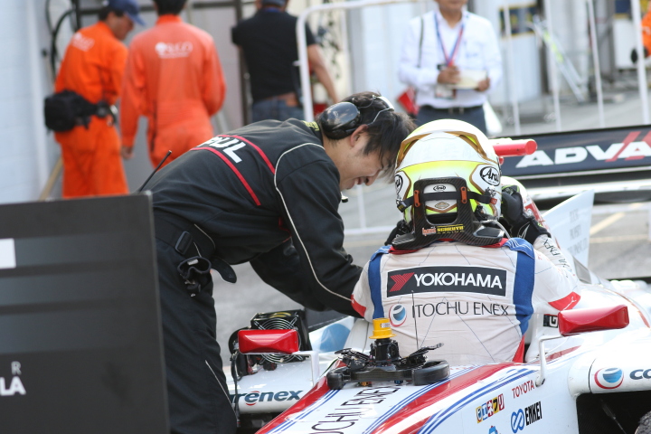 決勝レース: 関口雄飛（ITOCHU ENEX TEAM IMPUL）