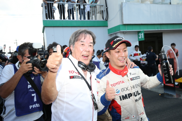 決勝レース: 星野一義監督と関口雄飛（ITOCHU ENEX TEAM IMPUL）