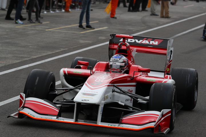 ポールポジションはニック・キャシディ（FUJI x raffinee KONDO SF14）