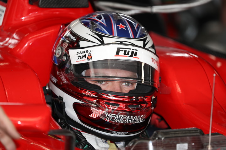 予選に向けピットで待機するニック・キャシディ（KONDO RACING）