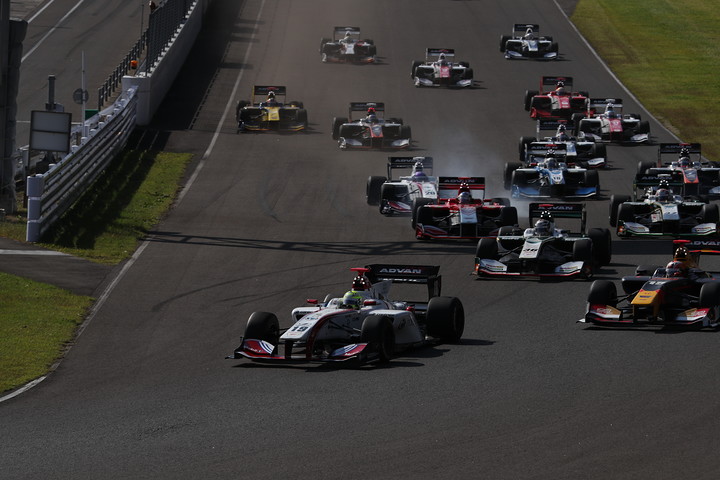 68周の決勝レースがスタートした