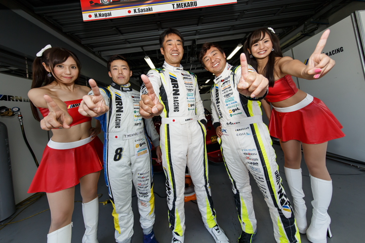 総合のポールポジションを獲得した銘苅翼、永井宏明、佐々木孝太（左から）