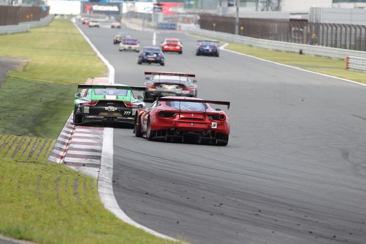 ARN Ferrari 488 GT3 vs D'station Porsche