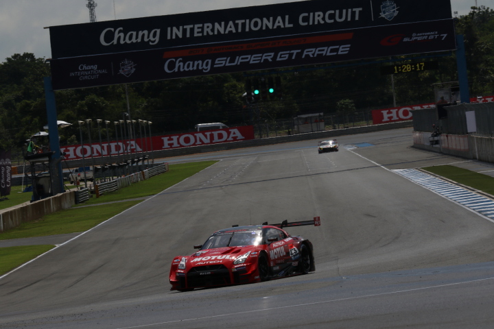 公式練習: 松田次生／ロニー・クインタレッリ組（MOTUL AUTECH GT-R）