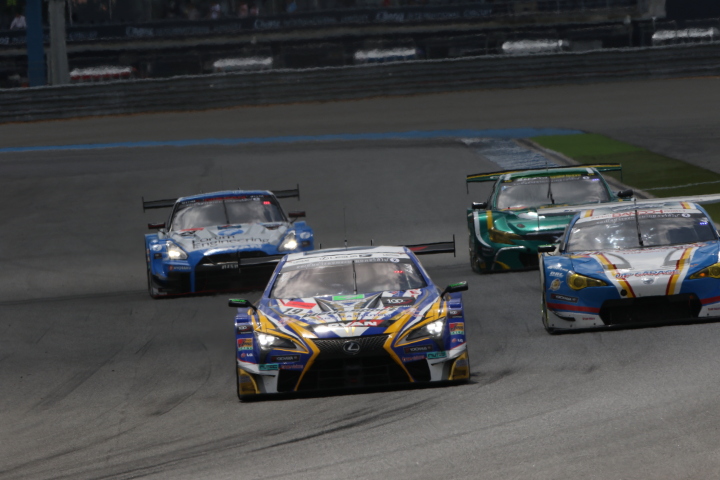 公式練習: 関口雄飛／国本雄資組（WedsSport ADVAN LC500）