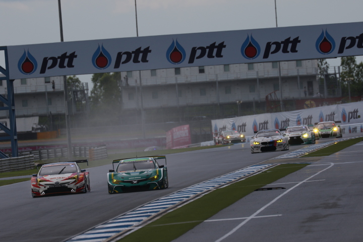 公式予選: ノックアウト予選Q1にコースインしたマシン