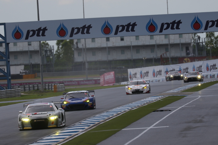 公式予選: ノックアウト予選Q1にコースインしたマシン