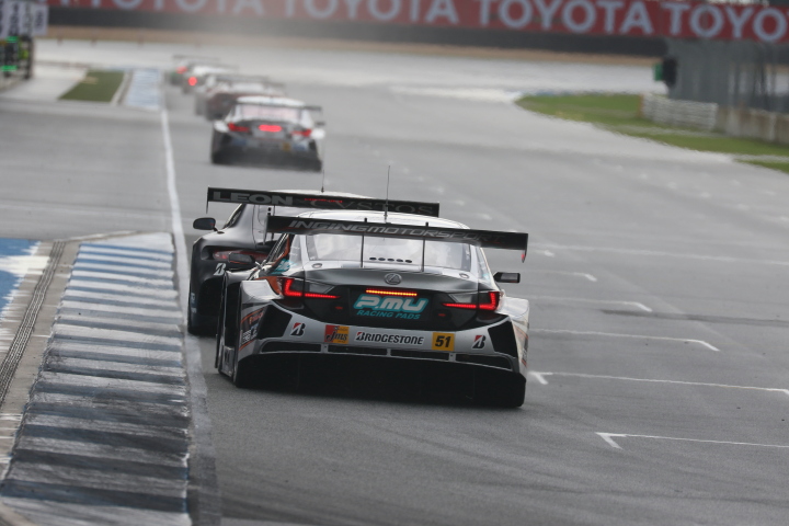 公式予選: ノックアウト予選Q1にコースインしたマシン