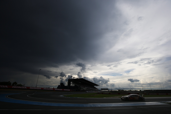 公式予選: 中山雄一／坪井翔組（JMS P.MU LMcorsa RC F GT3）