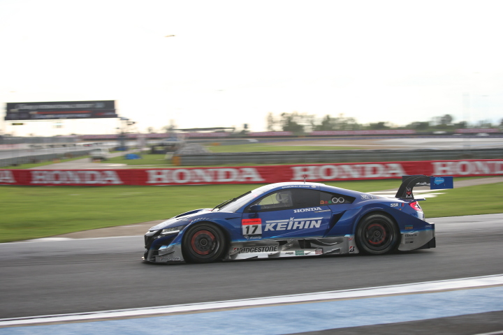 公式予選: 塚越広大／小暮卓史組（KEIHIN NSX-GT）