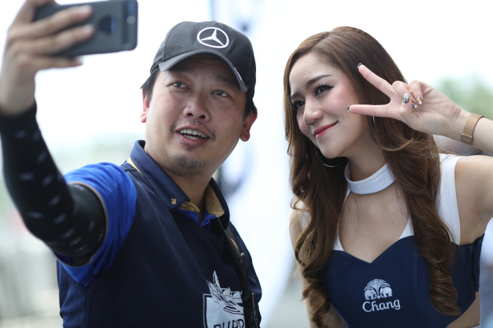 ピットウォーク: レースクイーン