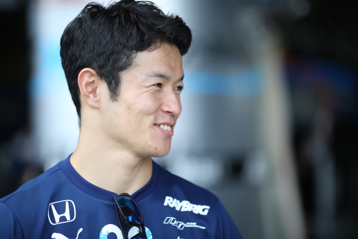 ピットウォーク: 山本尚貴（TEAM KUNIMITSU）