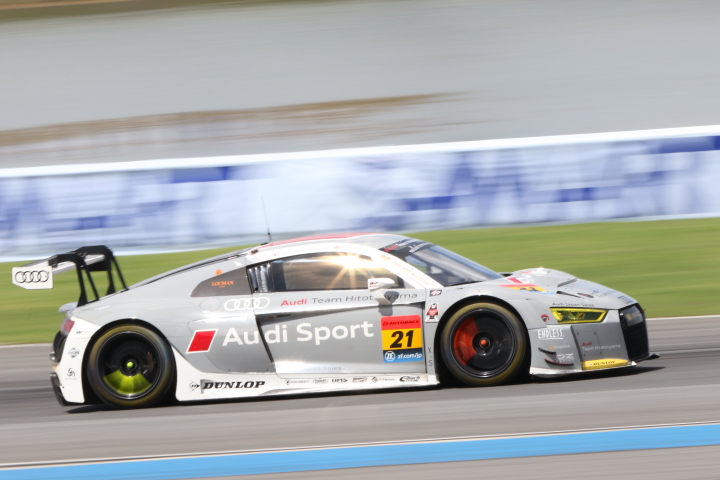 スタート進行: リチャード・ライアン／柳田真孝組（Hitotsuyama Audi R8 LMS）