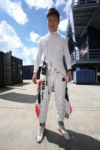 スタート進行: 小林崇志（AUTOBACS RACING TEAM AGURI）