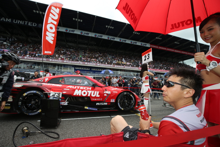 スタート進行: 松田次生（NISMO）