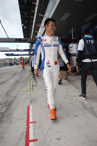 スタート進行: 塚越広大（KEIHIN REAL RACING）