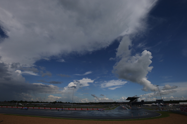 スタート進行: チャンインターナショナルサーキット上空