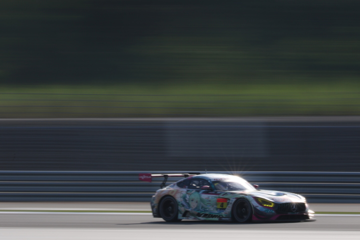 決勝レース: 谷口信輝／片岡龍也組（グッドスマイル初音ミクAMG）