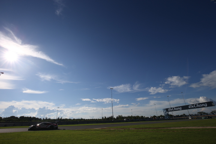 決勝レース: 武藤英紀／中嶋大祐組（MOTUL MUGEN NSX-GT）