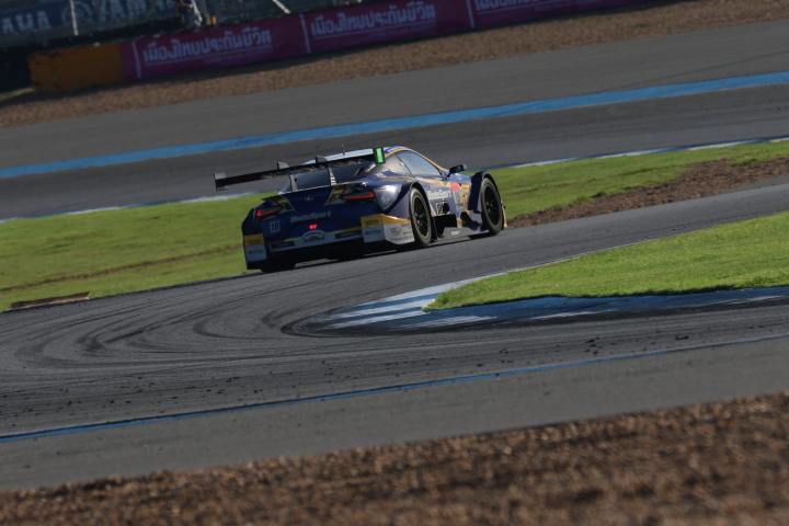 決勝レース: 関口雄飛／国本雄資組（WedsSport ADVAN LC500）