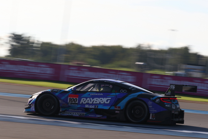決勝レース: 山本尚貴／伊沢拓也組（RAYBRIG NSX-GT）