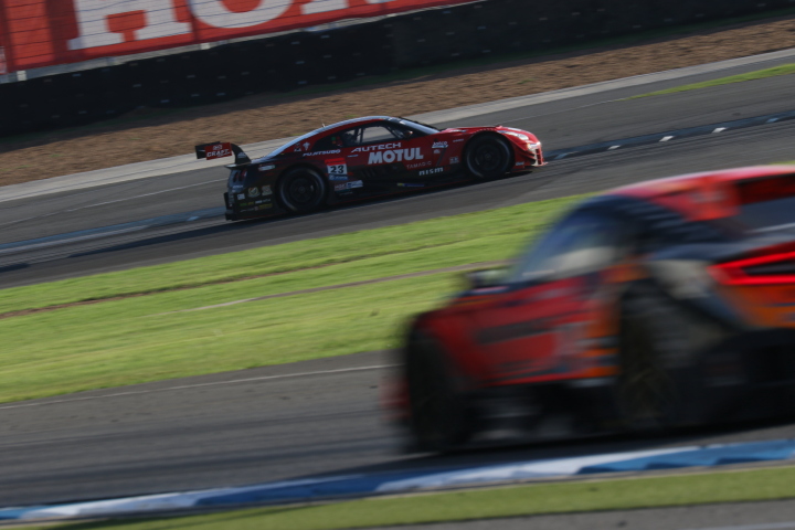決勝レース: 松田次生／ロニー・クインタレッリ組（MOTUL AUTECH GT-R）