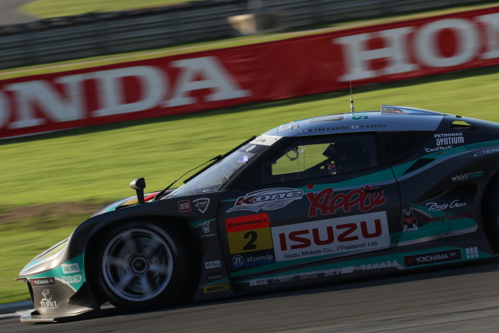 決勝レース: 高橋一穂／加藤寛規組（シンティアム・アップル・ロータス）