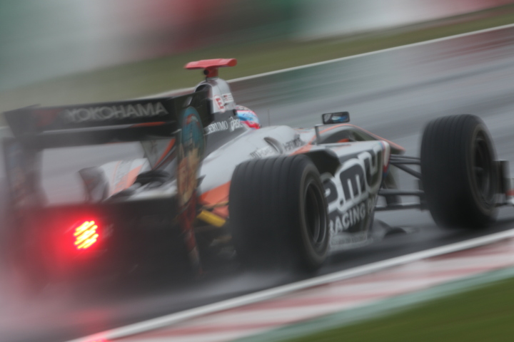 フリー走行: 国本雄資（P.MU/CERUMO・INGING SF14）