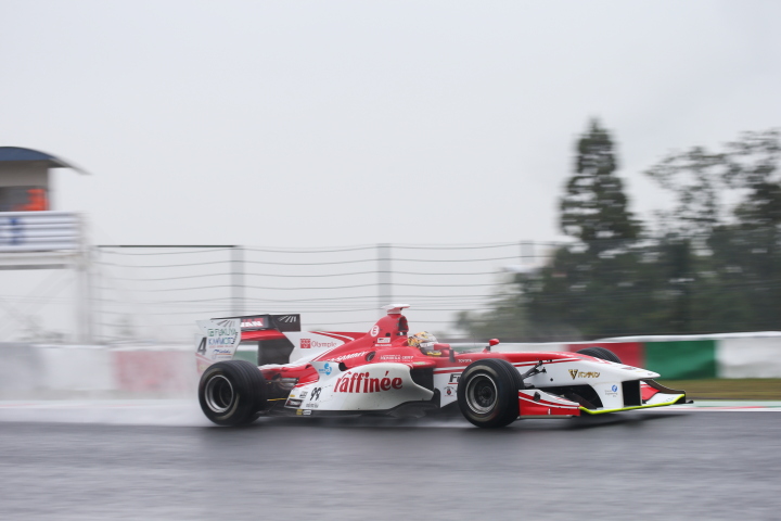 フリー走行: 山下健太（FUJI x raffinee KONDO SF14）