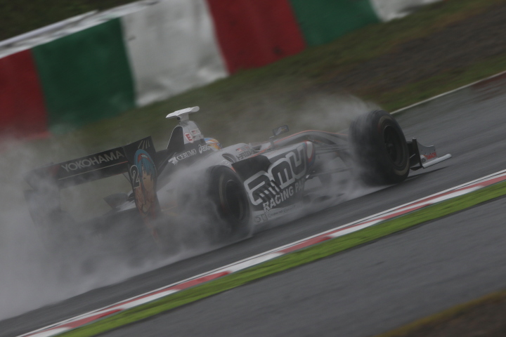 フリー走行: 石浦宏明（P.MU/CERUMO・INGING SF14）