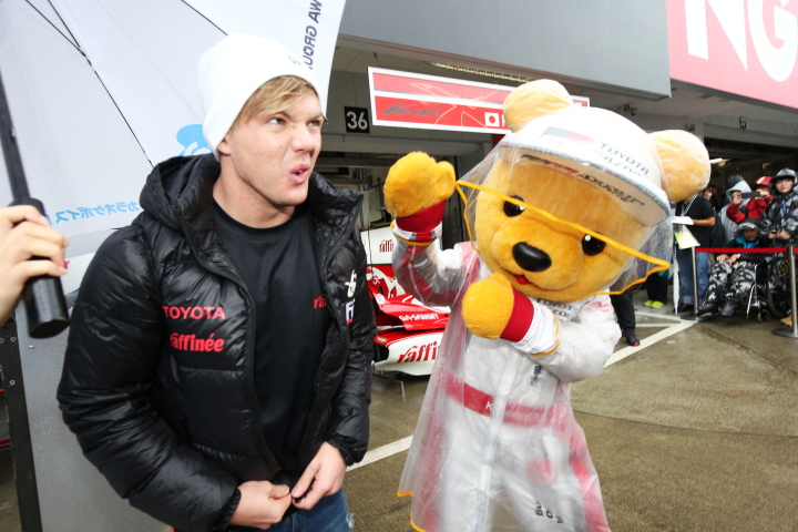 ピットウォーク: ニック･キャシディとトヨタくま吉