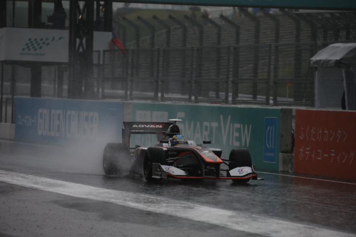 公式予選: 石浦宏明（P.MU/CERUMO・INGING SF14）