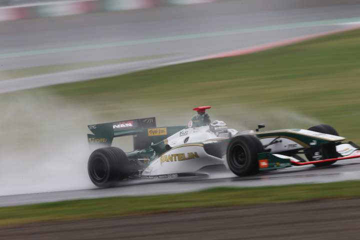 公式予選: アンドレ・ロッテラー（VANTELIN KOWA TOM’S SF14）