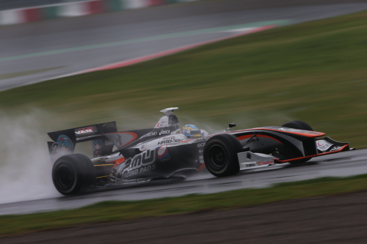 公式予選: 石浦宏明（P.MU/CERUMO・INGING SF14）